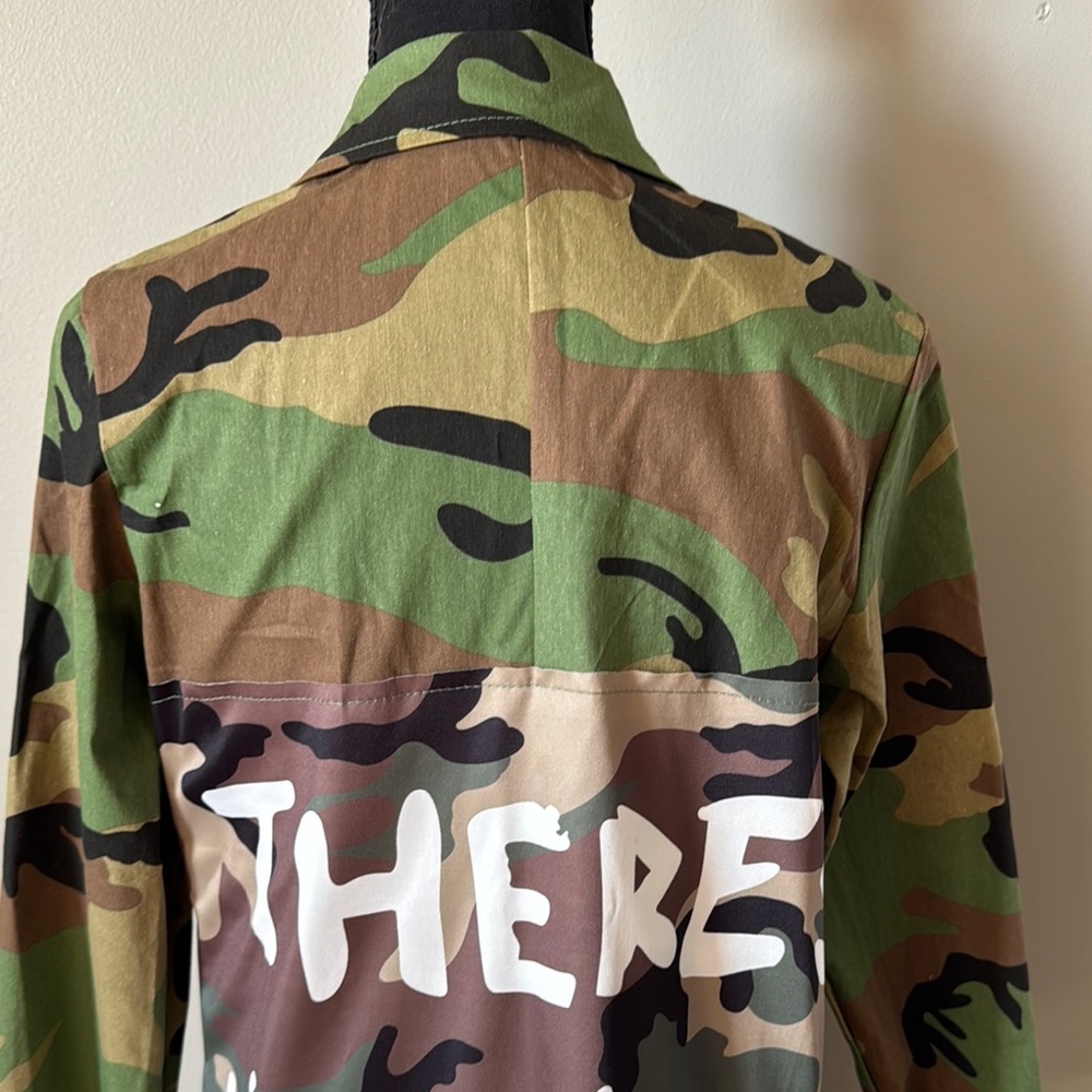 NWOT Camouflage Long Coat with Graphic Details - Picture 8 of 8
